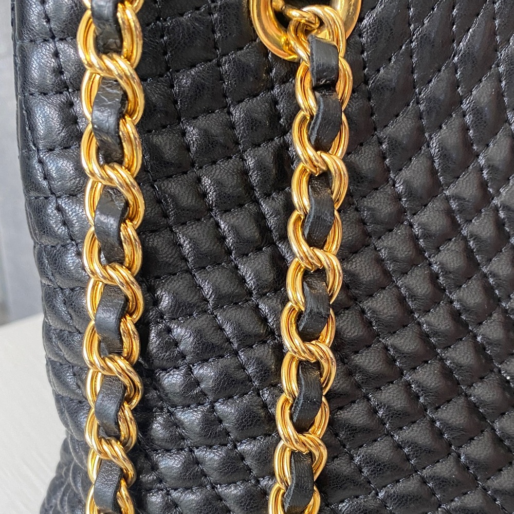 Bally Black Quilted Leather Shoulder Bag with Gold Chain - Picture 10 of 16